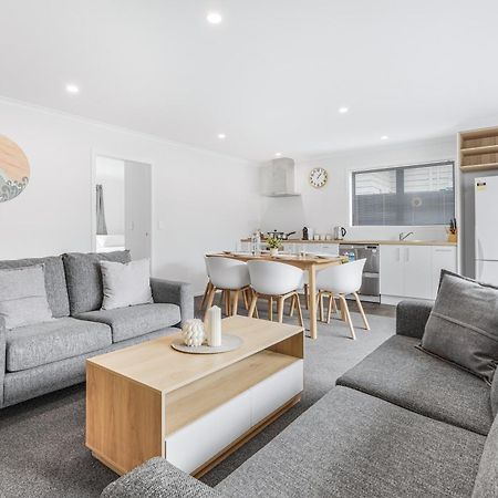 Modern Retreat With King Bed - By Kosh Bnb Hamilton Zewnętrze zdjęcie