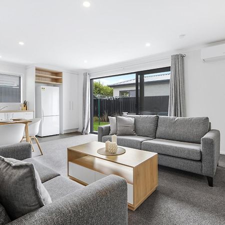Modern Retreat With King Bed - By Kosh Bnb Hamilton Zewnętrze zdjęcie