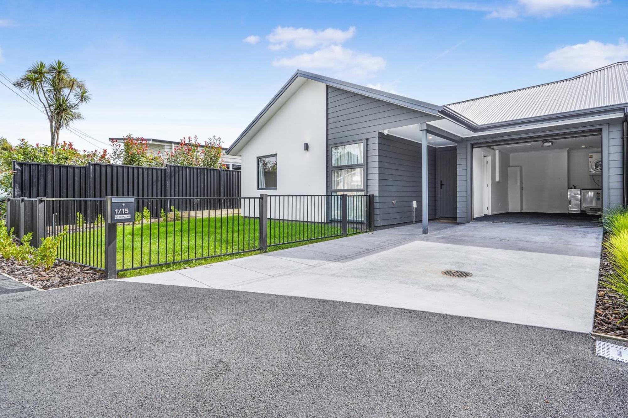 Modern Retreat With King Bed - By Kosh Bnb Hamilton Zewnętrze zdjęcie